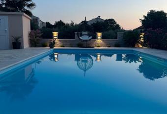 Holiday House Serenity has Balcony rooms