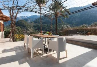 Can Gar   has Balcony rooms