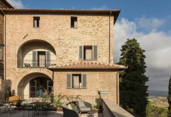 Rastrello allows 18 year olds to book a room