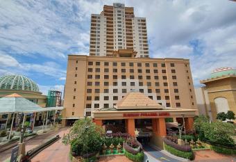Sunway Studio Homestay with Balcony Theme Park View Connecting Sunway Pyramid Mall & Sunway Lagoon allows 18 year olds to book a room