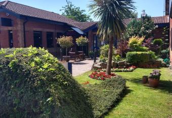 Redwings Lodge Dunstable allows 18 year olds to book a room