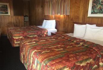 Sky-Palace Inn & Suites El Dorado allows 18 year olds to book a room