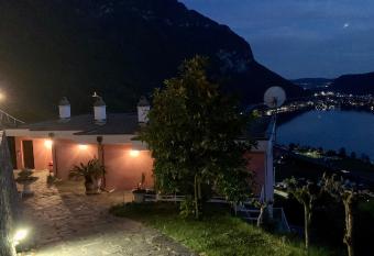 Casa Belvedere has Smoking/Balcony rooms