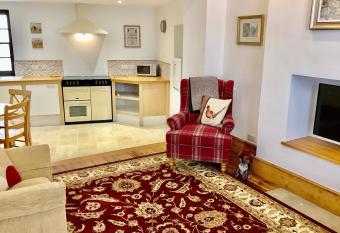 Scarborough House - Adults only holiday home allows 18 year olds to book a room