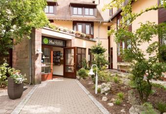 H+ Hotel N  rnberg allows 18 year olds to book a room