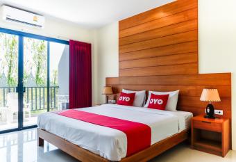 OYO 854 Baan Phuchalong allows 18 year olds to book a room