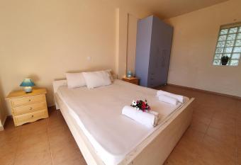 Stoupa Lefktro 2 has Balcony rooms