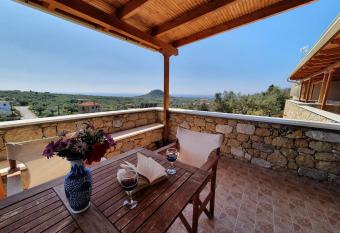 Stoupa Lefktro 12 has Balcony rooms