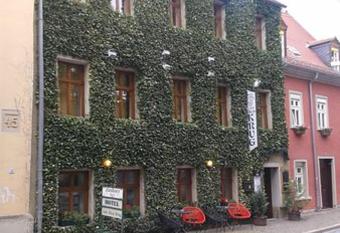 Zum Alten Krug allows 18 year olds to book a room