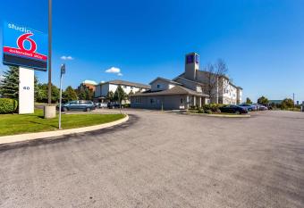 Studio 6 Toronto Mississauga allows 18 year olds to book a room