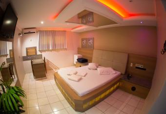 Chale Motel allows 18 year olds to book a room