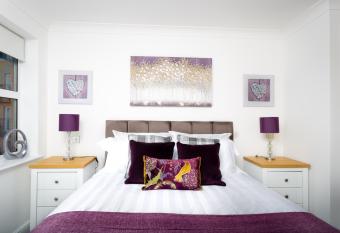 Absolute Stays at The Qube -Utilita-City Center-The Rep-ICC-NIA-Edgbaston Cricket-Free WIFI- Contractors-Sealife-BrindleyPlace has Balcony rooms