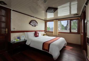 Halong Fantasea Cruise allows 18 year olds to book a room