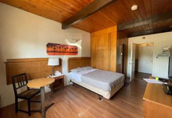 Rosthern hotel has rooms with a private hot tub