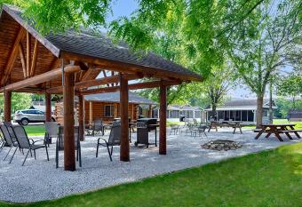 Big River Escape Riverside Cabins has Balcony rooms