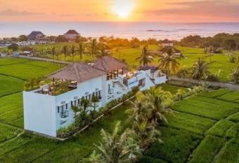 Swell Hotel, Pool Bar & Restaurant has Balcony rooms