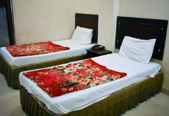 New Paradise Hotel allows 18 year olds to book a room