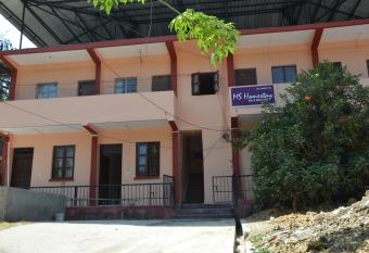 MS HOMESTAY has Balcony rooms