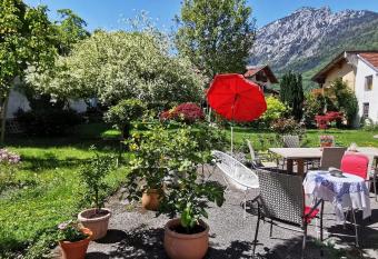 Ferienwohnungen Elise und Miro allows 18 year olds to book a room