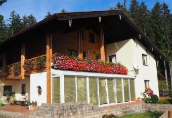 Haus Mayerb  chler - Chiemgau Karte has Balcony rooms