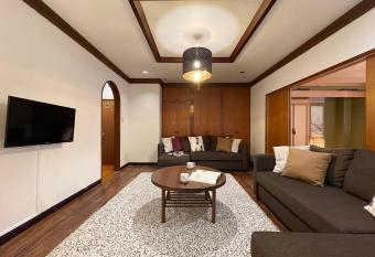 bHOTEL Kaniwasou 301 Minute walk from Miyajima Pier for 11ppl allows 18 year olds to book a room