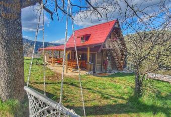 Log cabin Uvac (Vikendica Saponjic) has Balcony rooms