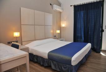 Plaza Hotel has Balcony rooms