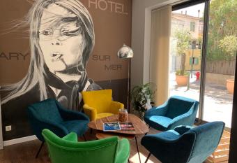 Holidays & Work HOTEL allows 18 year olds to book a room