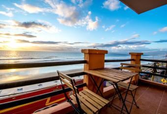 True BEACHFRONT cozy - 1 Bedroom Apt has Balcony rooms