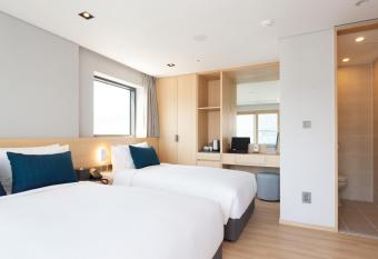 Connect Busan Hotel & Residence has Balcony rooms