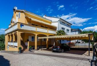 Apartments and rooms with parking space Malinska, Krk - 18193 has Balcony rooms