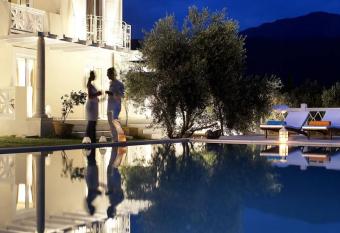 Castello Di Vista has Smoking/Balcony rooms