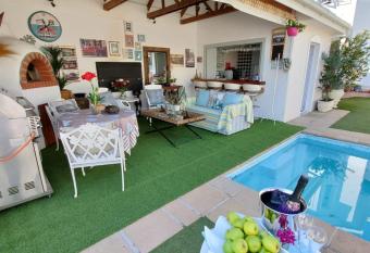 Gordon s Beach Lodge allows 18 year olds to book a room