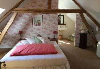 Domaine de la Gaucherie has rooms with a private hot tub