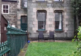 Ground Floor Barmouth Centre Apartment With Garden has Balcony rooms