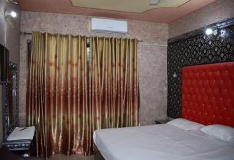 MoonSoon Hotel allows 18 year olds to book a room