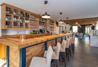 L Auberge du Croissant allows 18 year olds to book a room