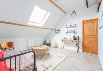 Chambres d H  tes les Colombes allows 18 year olds to book a room