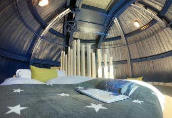 Sternwarte by Randolins allows 18 year olds to book a room