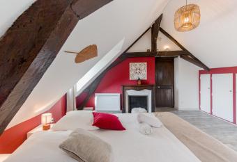 Au Bourg Neuf allows 18 year olds to book a room