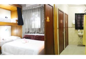 Pousada e Hostel do PIO allows 18 year olds to book a room