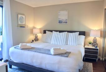 CHOC & St Joseph's Hospital Adjacent - HiSpeed WIFI allows 18 year olds to book a room