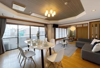 bHOTEL M bld - Beautiful, spacious apartment next to Peace Park has Balcony rooms