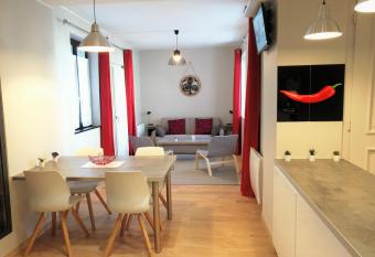 Gite C  t   Cour Colmar allows 18 year olds to book a room