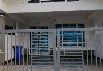 Desaru Hanan Islam Homestay allows 18 year olds to book a room