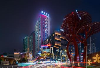 Lavande Hotels  Guiyaung North Railway Station allows 18 year olds to book a room