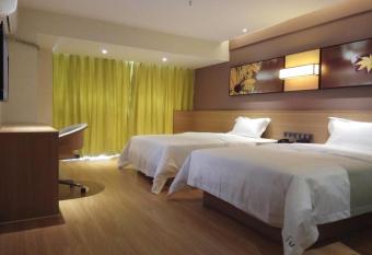 IU Hotel Guiyang Jinyang Century City Shopping Center Chayuan Village Metro Vanke allows 18 year olds to book a room