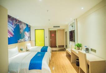 Pai Hotel Guiyang North Railway Station allows 18 year olds to book a room