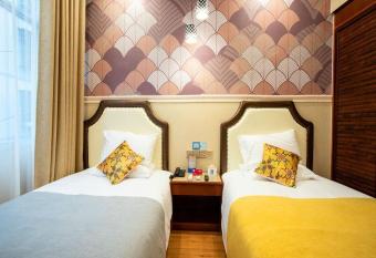 Pai Hotel Guiyang International Convention and Exhibition Center New World allows 18 year olds to book a room