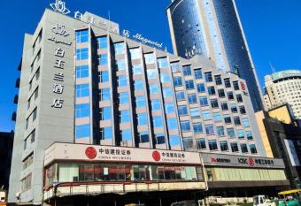Magnotel guiyang fountain commercial center subway station hotel allows 18 year olds to book a room
